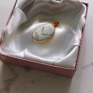 Natural Hanmade Howlite Pendant